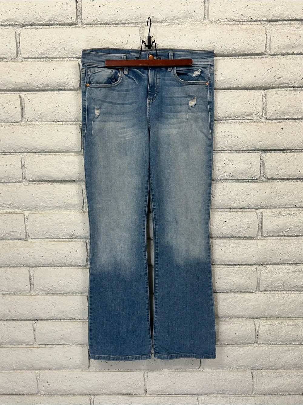 Level 99 Women's Size 12/31 Distressed Bootcut Jeans Light Wash Stretch Denim